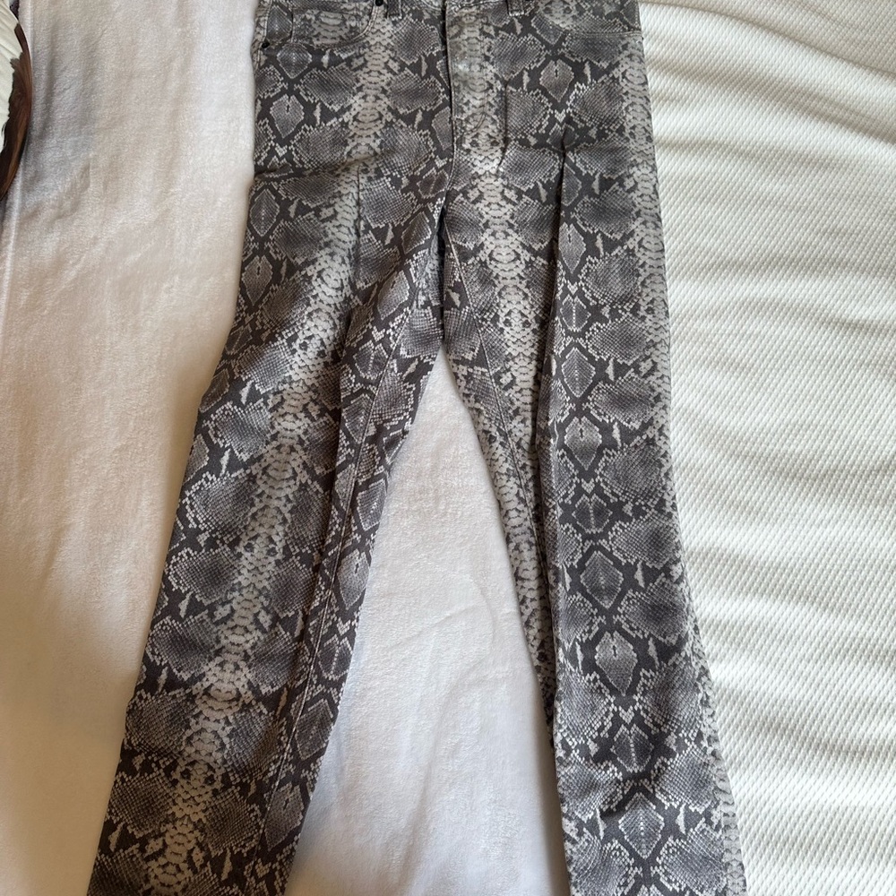 Hudson Jeans Snakeskin Print Pants - Grey and White